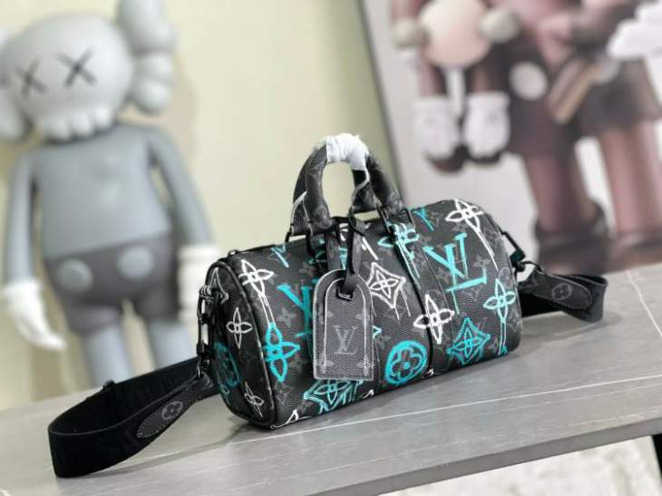 Picture of Louis Vuitton Mens Bags _SKUfw186776921fw